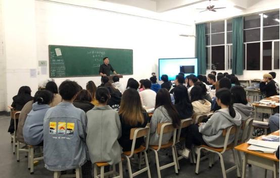 本科六檔論下，成人非學歷教育的困境與出路